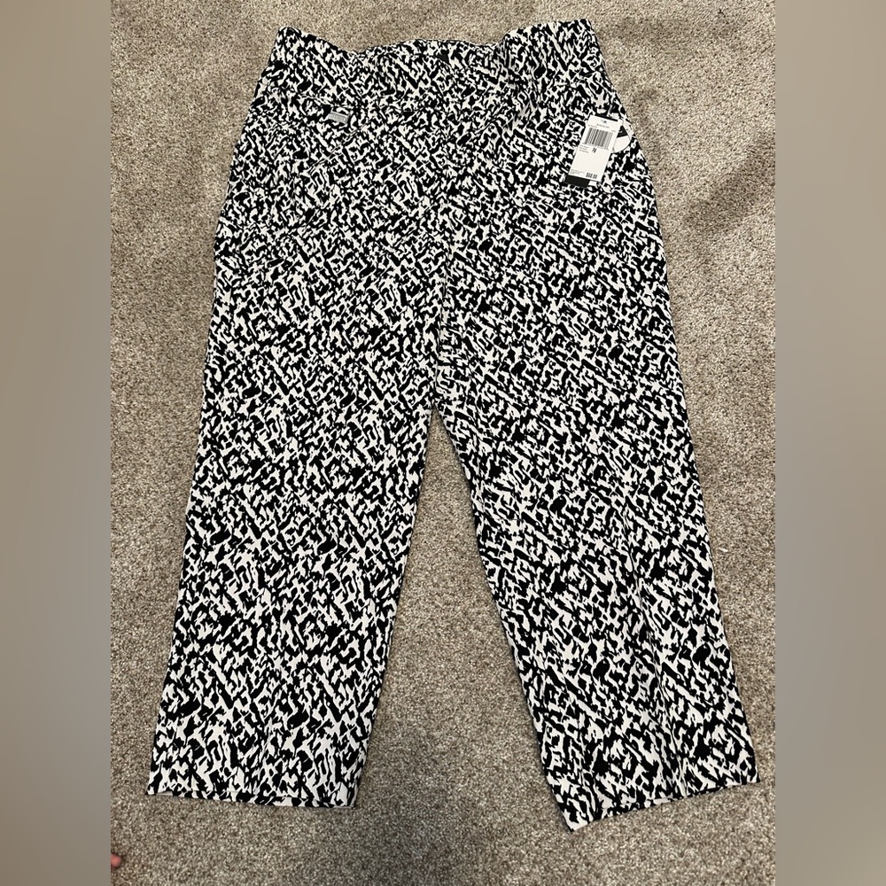 Premise Black and White Capris
